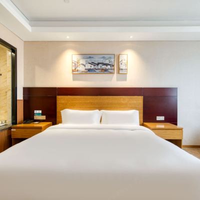 豪華大床房 青島機場富華飯店 （香港中路五四廣場店）優惠