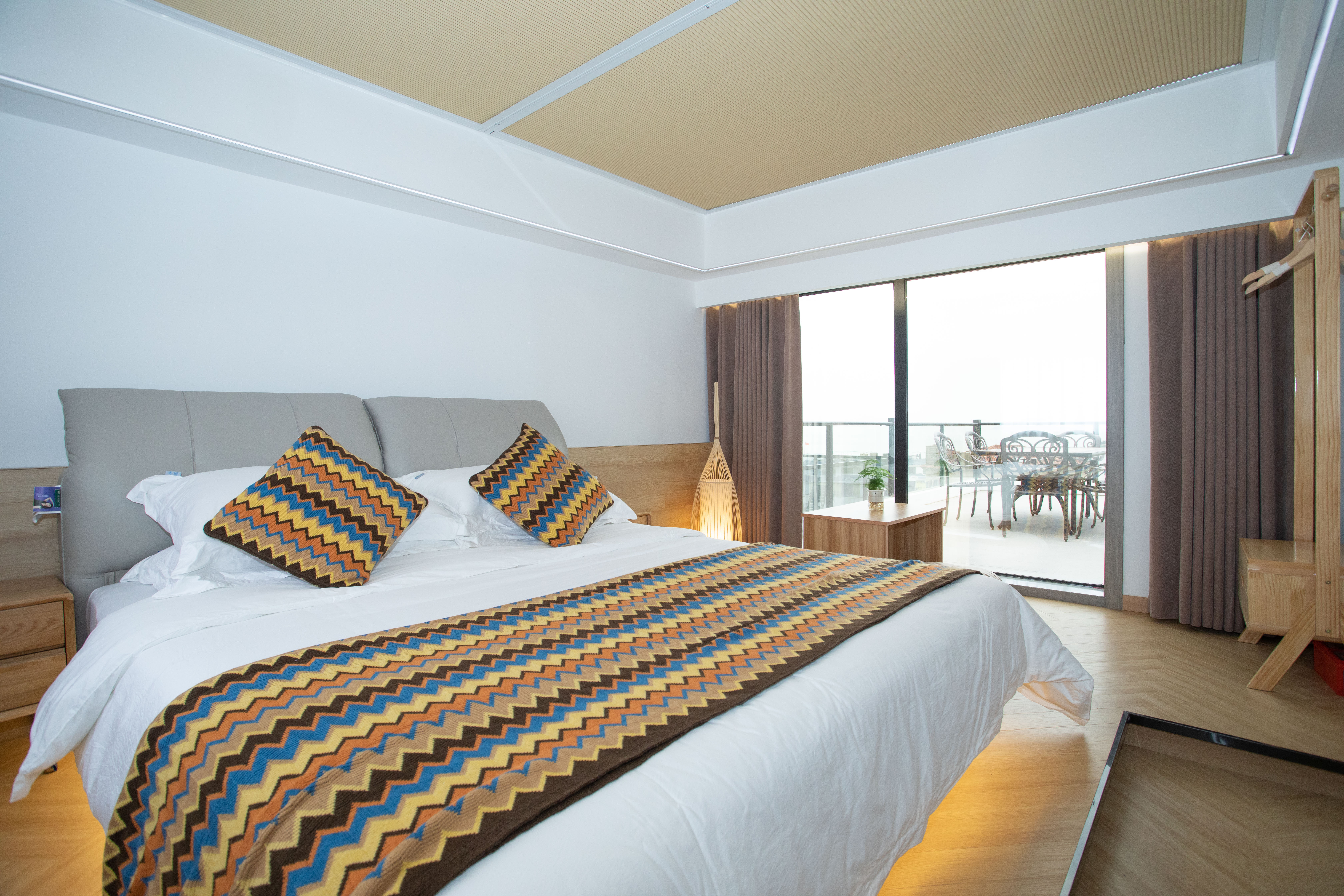 清风·星空情侣房『智能马桶+乳胶床垫+移动电视』