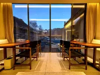 Four-Goddess Mountain Cloud View Fan's Lodging