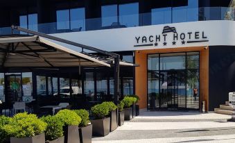 Yacht Hotel