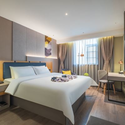 高級大床房（記憶枕+電視投屏+徠芬吹風機） 如家商旅飯店（汕頭會展中心萬象城店）優惠