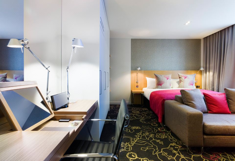 城市特大床阳台房