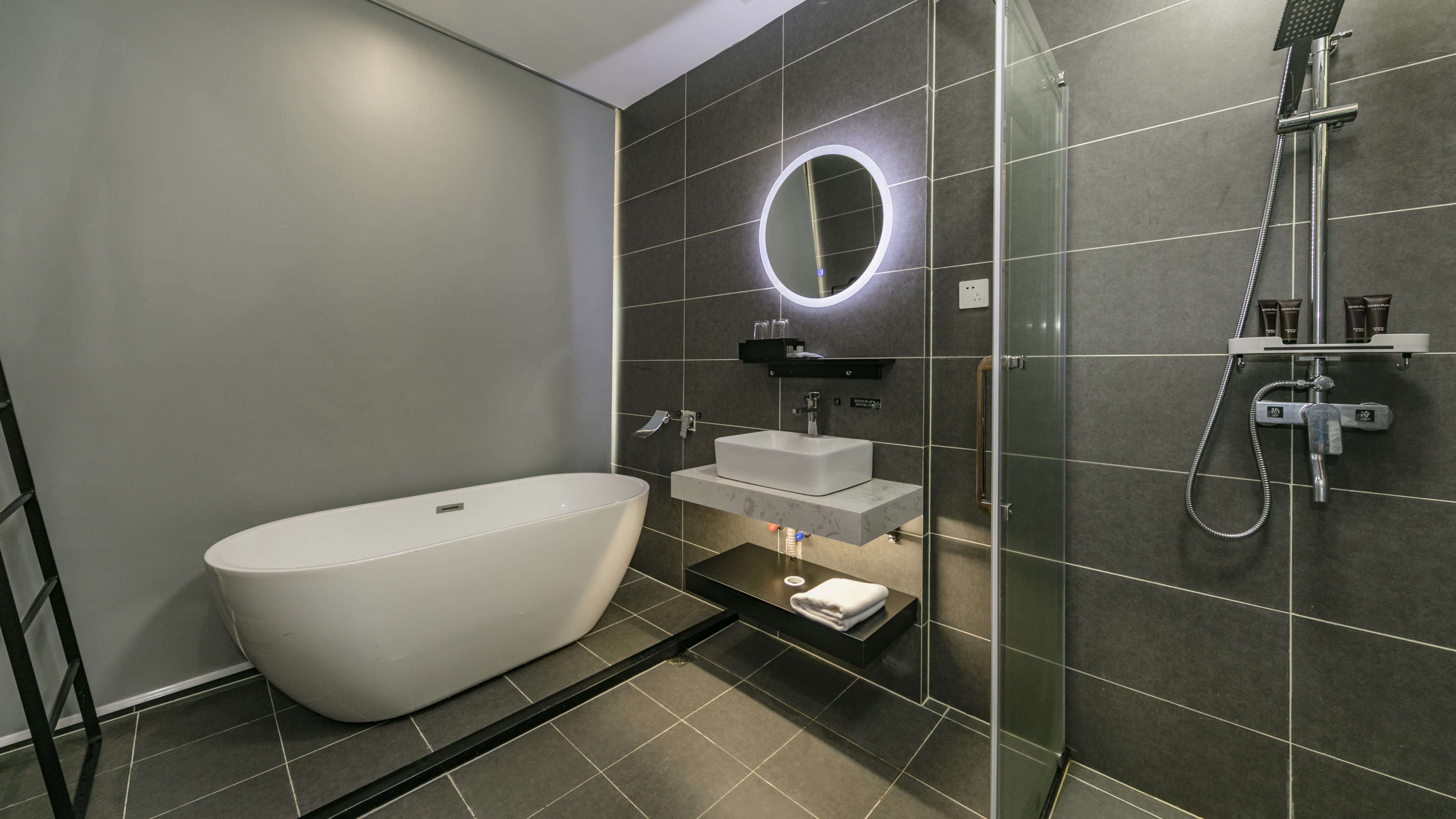 隅真?山景伴居双床房（落地宽幅观景台+新中式茶桌）