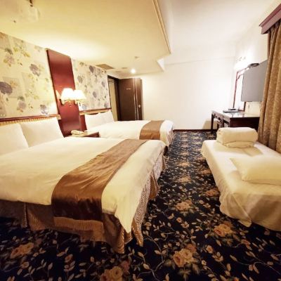 家庭五人房 奇異果快捷旅店 - 捷運文心店 （逢甲1店）優惠