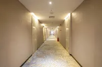 郴州皮皮ホテル（步步高新天地広場裕后街）