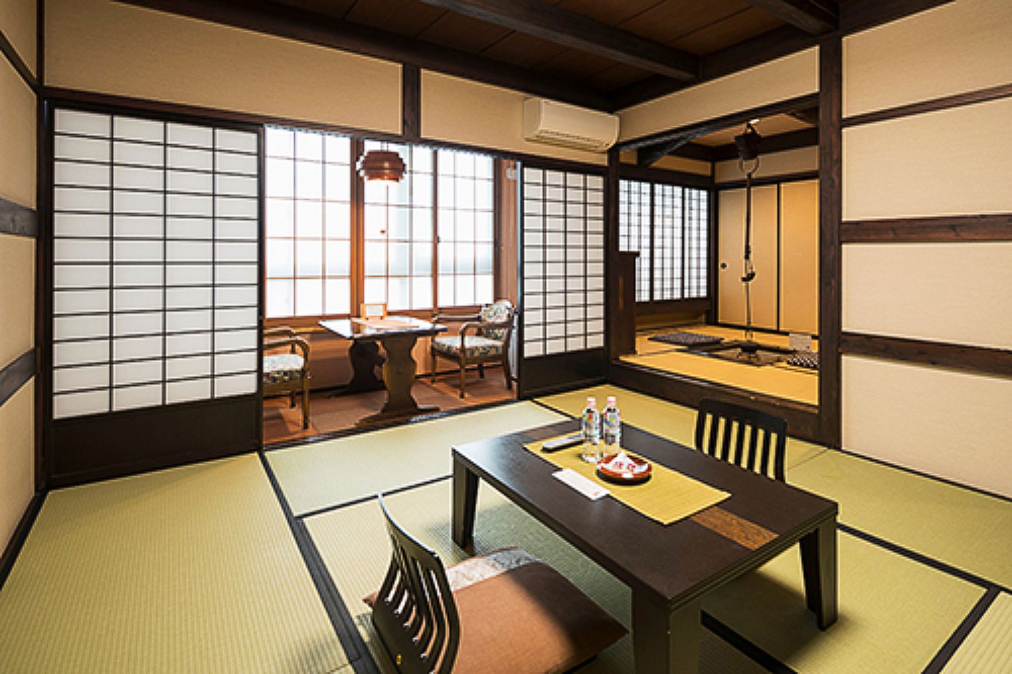 地炉豪华日式房（带浴室和衞生间）