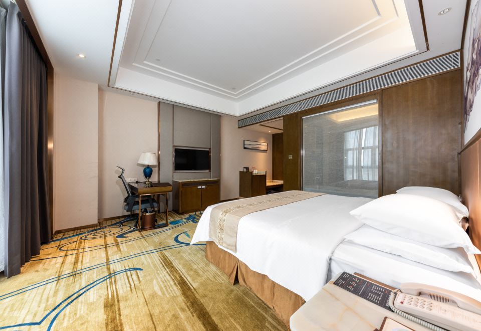 Venus Suite (High-Rise Night View Of Yong City + Business Reception + Separate Office Area)