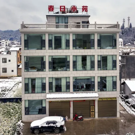 Luoping Chunri Xiaoyuan Homestay (Jinji Peak Cong Branch)