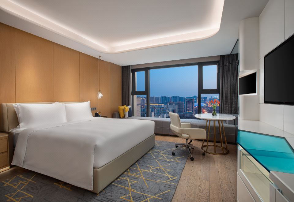 高级大床房-落地窗畔，揽景无忧