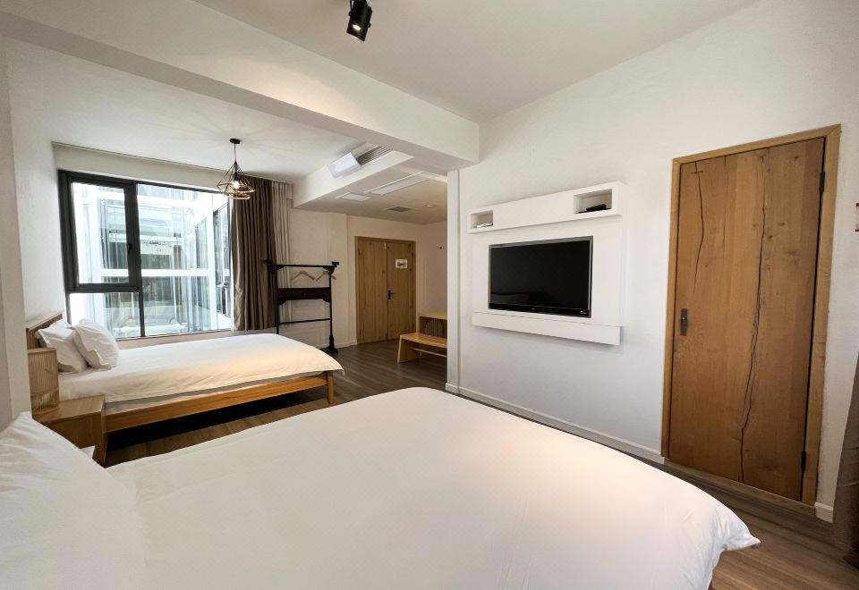 Yunqi Family Room