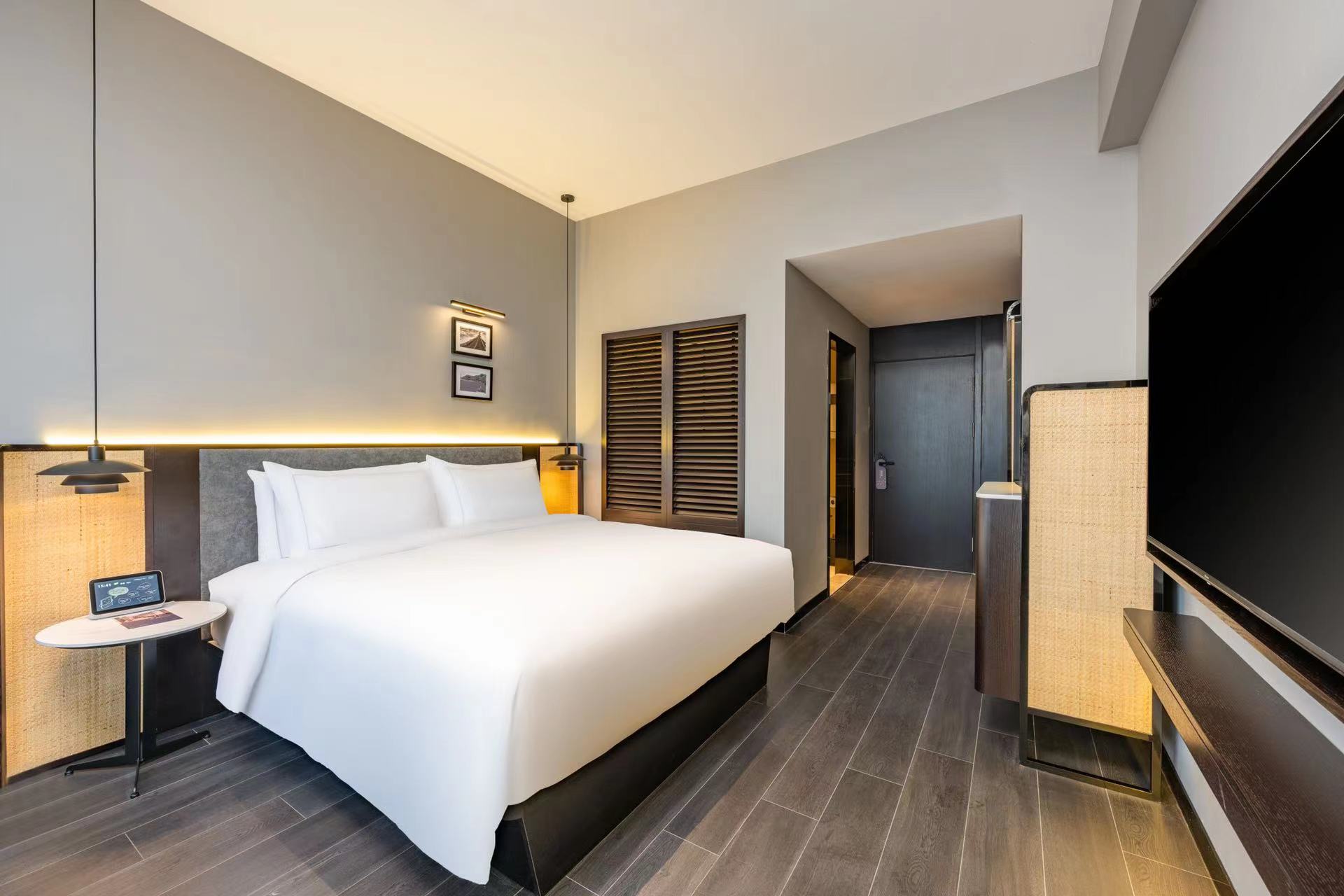 高级大床房（智能投屏+私享Coffee机+冰箱）