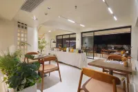Mochi Luxury River View Resort Hotel (Yangshuo Xingping Ancient Town Li River Scenic Area)
