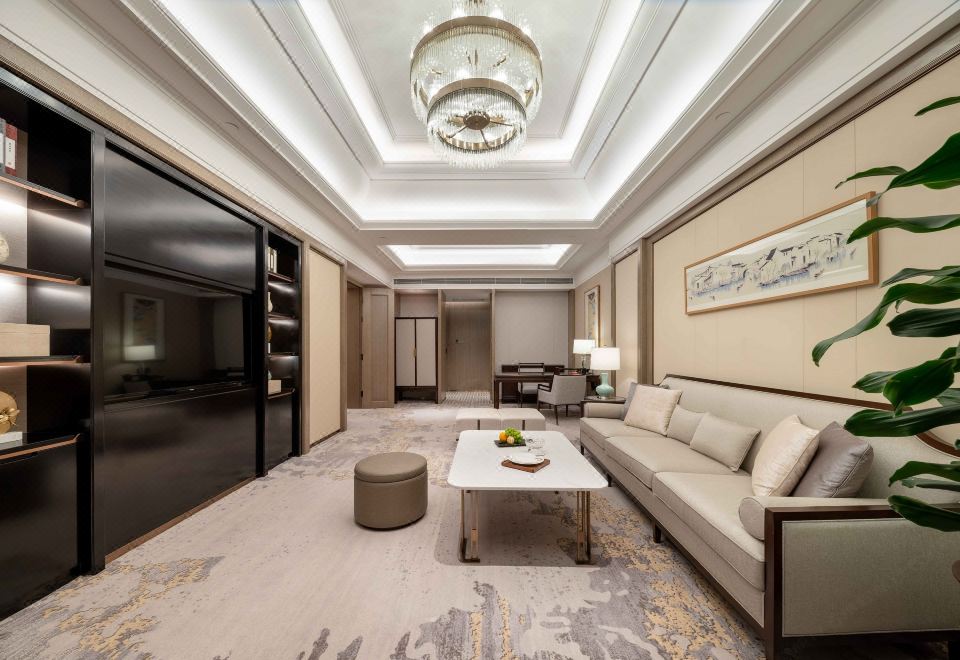 玉蘭苑行政湖景套房