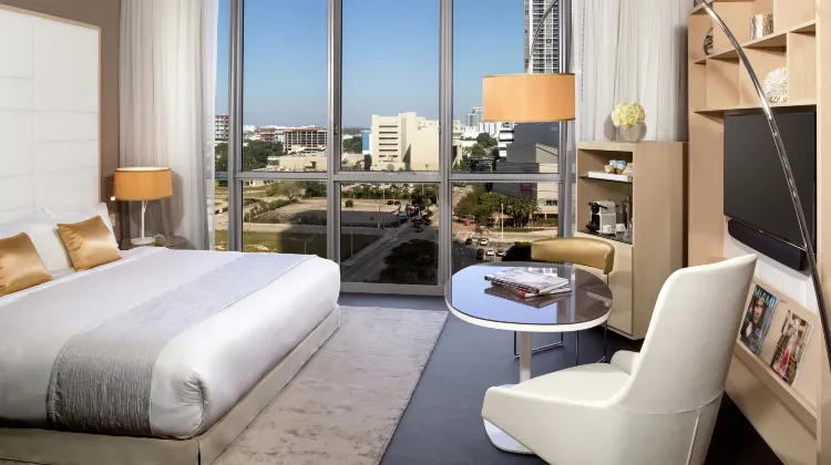 The Gabriel Miami Downtown, Curio Collection by Hilton Room