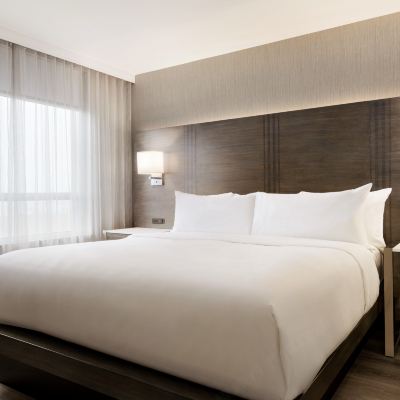 跑道景兩室特大床套房 多倫多機場希爾頓大使館套房酒店優惠