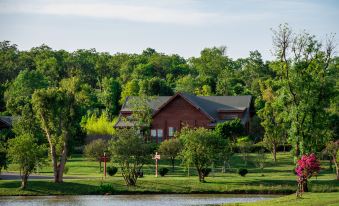 Taiping Lake Forest Chalet Hotel