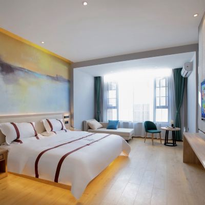 拾樂·簡約大床房（深睡天然乳膠床墊+新疆長絨棉親膚布草+輕奢智能觸摸鏡） 拾然酒店（麗江古城南門木府店）優惠