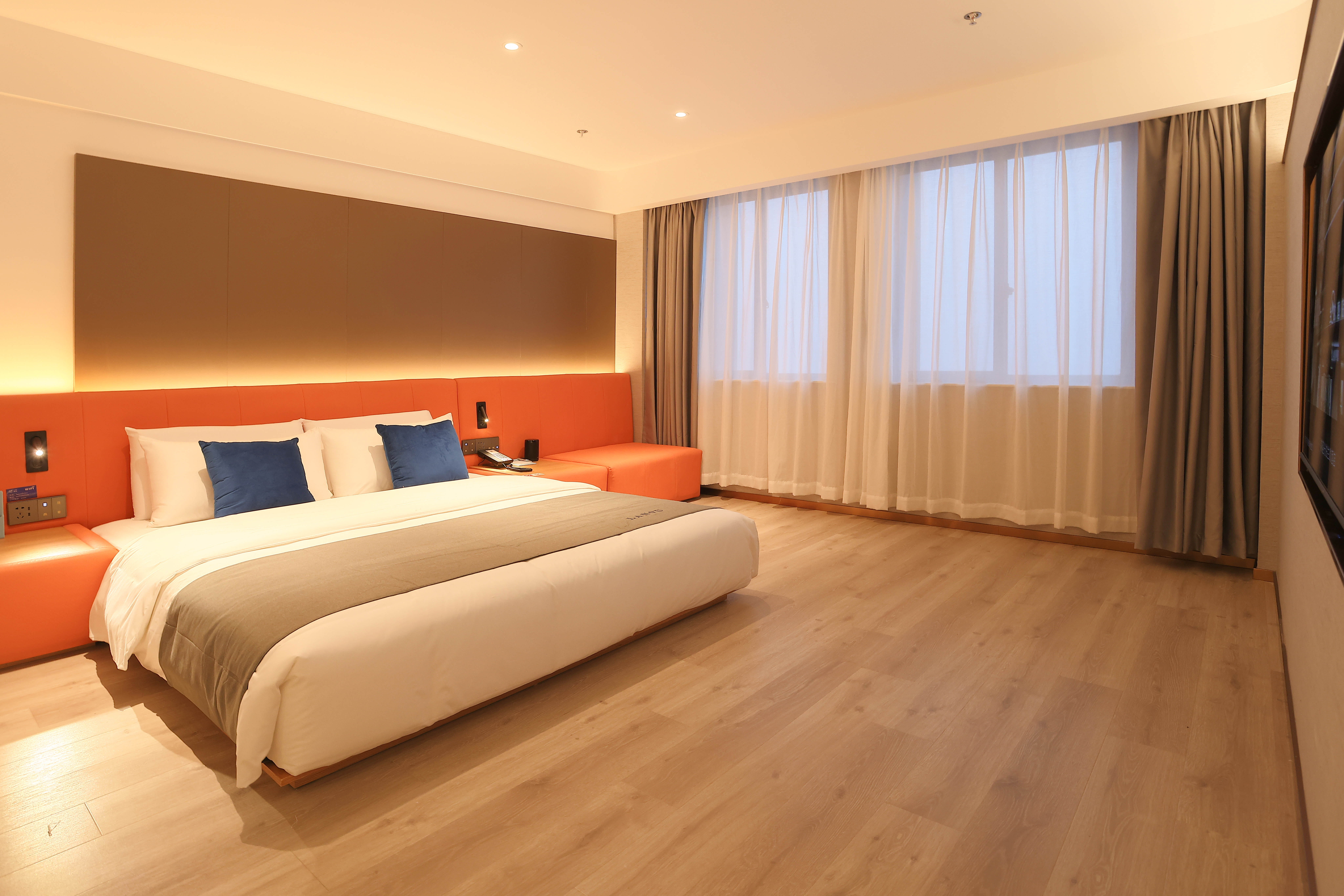 温馨榻榻米房（全屋智能语音控制+小冰箱）