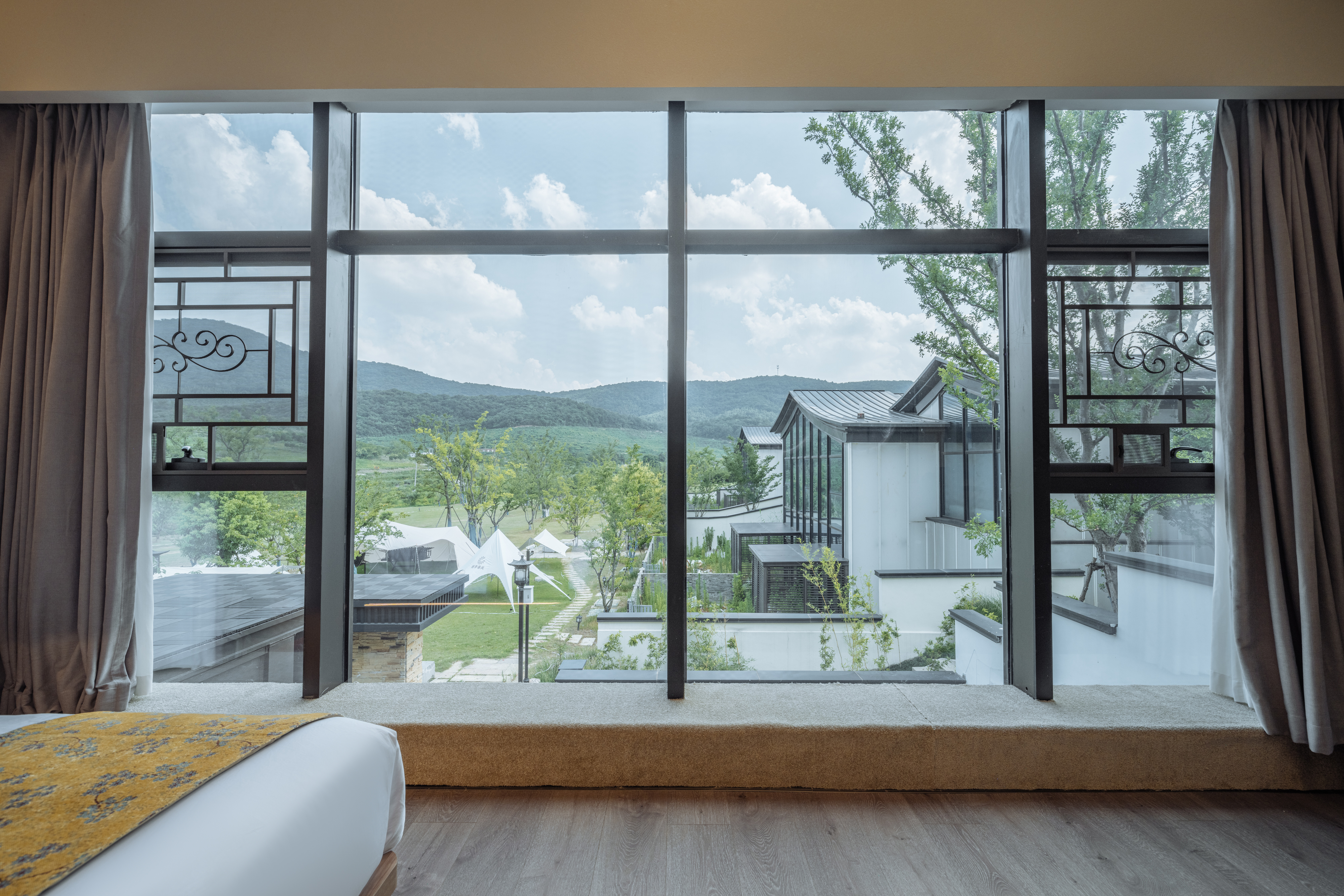 如意大床房（远观山景+草坪景+中央空调+麻将桌）