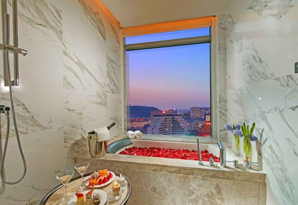 行政大床城景房