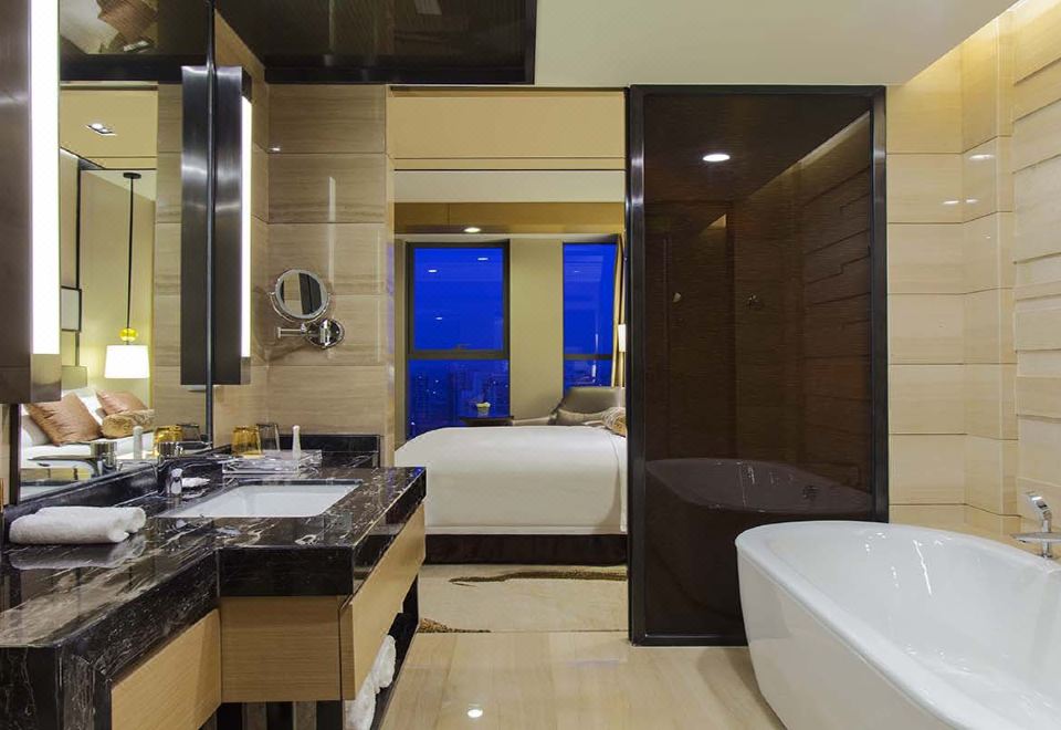 皇冠高級湖景雙床房