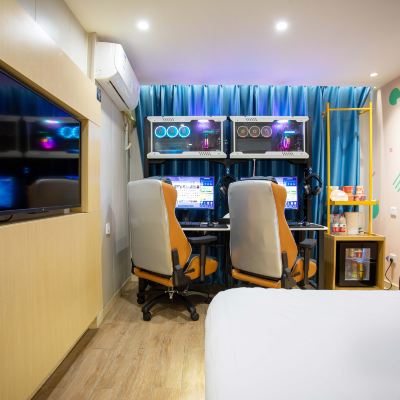 電競高級大床房[5060ti+32G+i712代+2K320+LOL特權] 愛電競飯店（上海虹橋龍柏新村地鐵站店）優惠