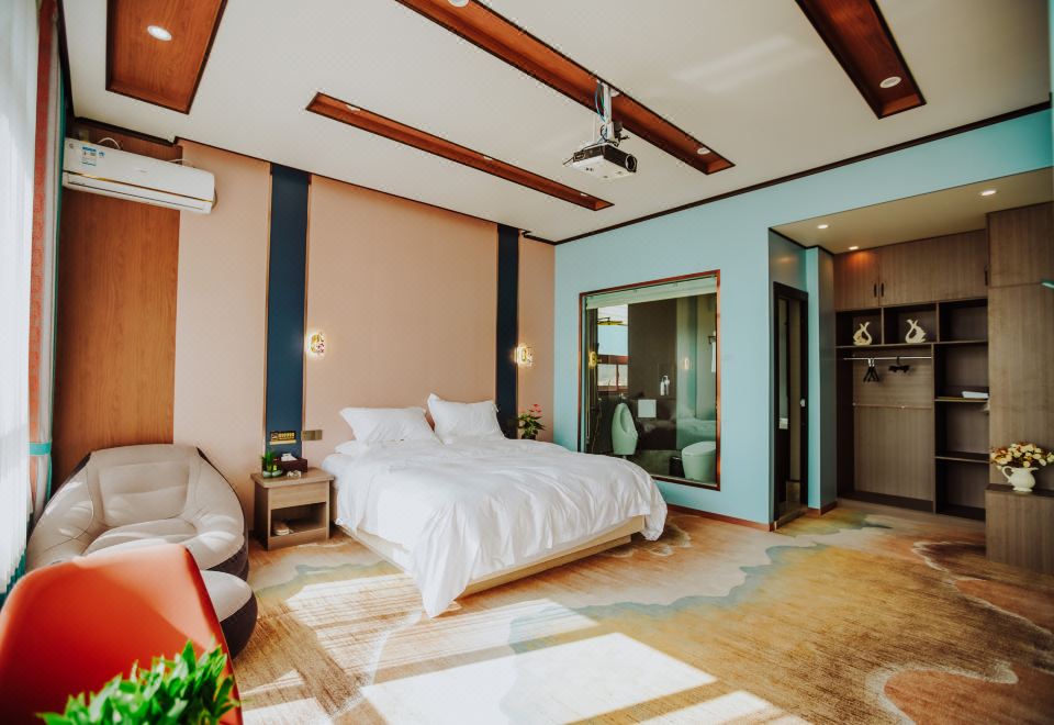 Heqing Huaxi Yazhu HomestayAdministrative Idyllic landscape king room