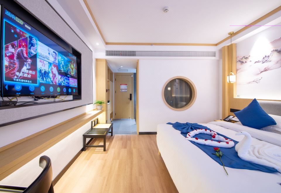 情侣大床房|智能轻奢+双层隔音