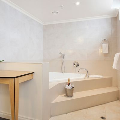 One Bedroom SPA Suite Melbourne Metropole Central Promo Code