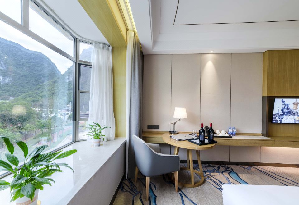 Yijing Guanlan HotelDeluxe Panoramic Queen Room