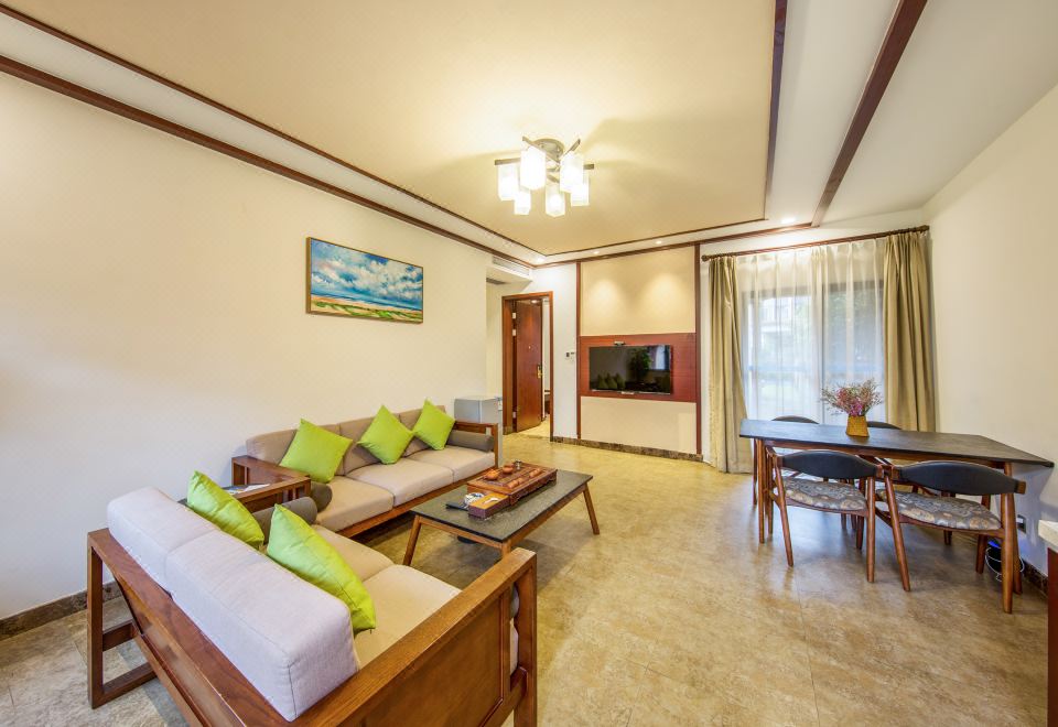 Baodun Lake Hushan Hot Spring ResortHot Spring Suite - Near Water (2 beds) (Soaking tub)