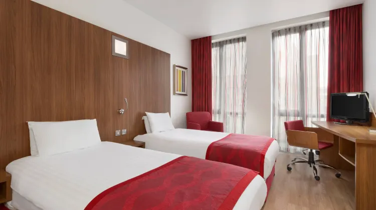 Ramada Encore by Wyndham Leicester City Centre Room