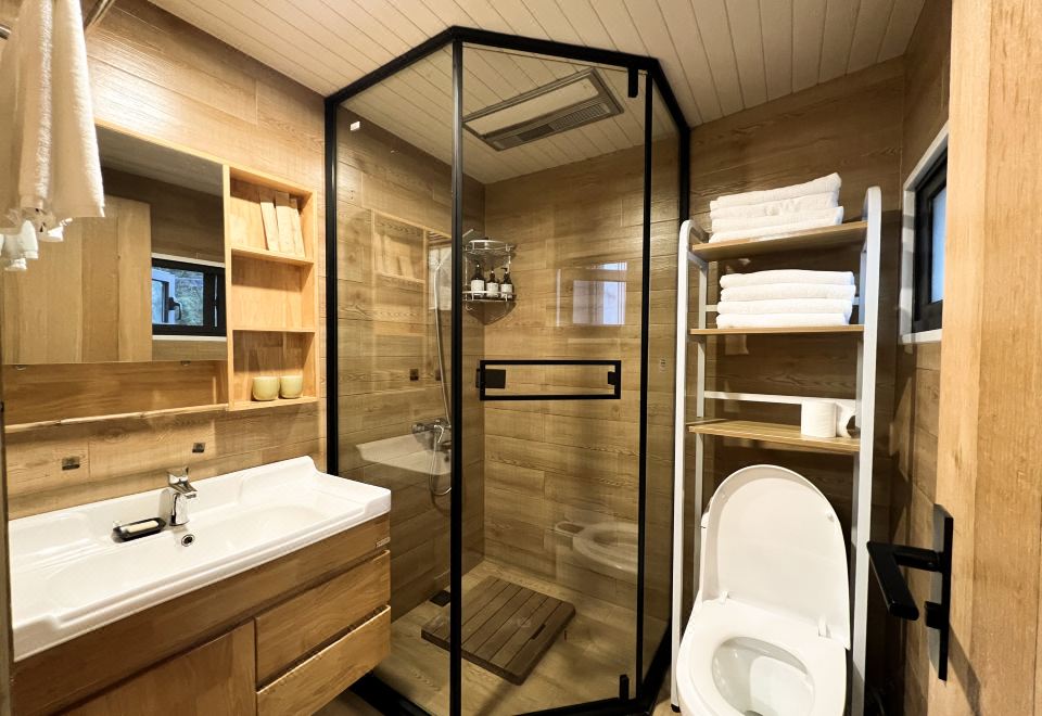 Qixian Two-Bedroom Suite With A Living Room