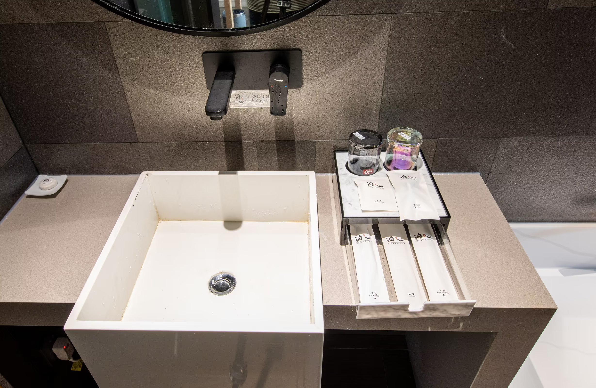 豪华庭院园景大床房