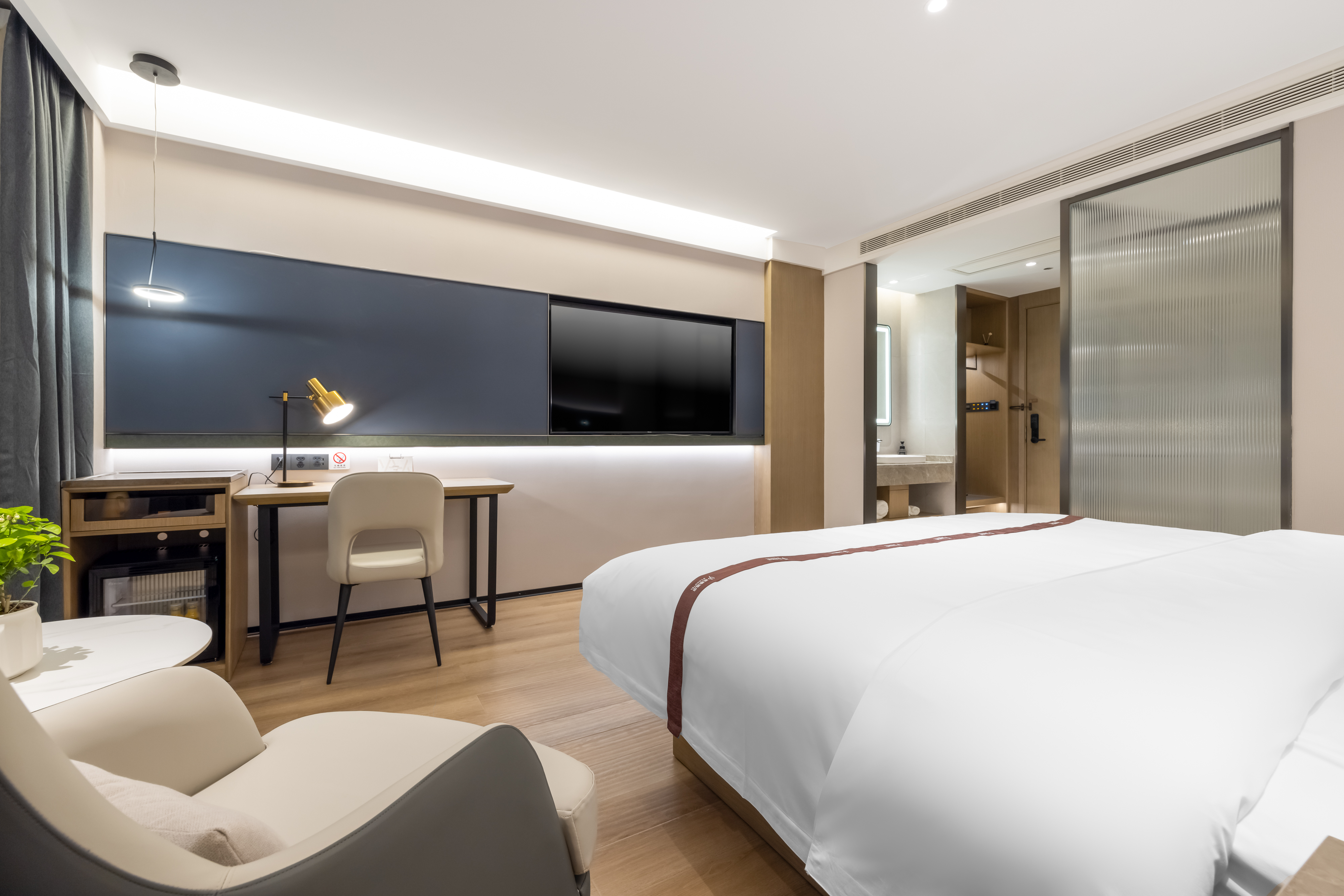 Comfy Sleep Zero Pressure Double Bed Room[Smart Home + Mini Fridge]