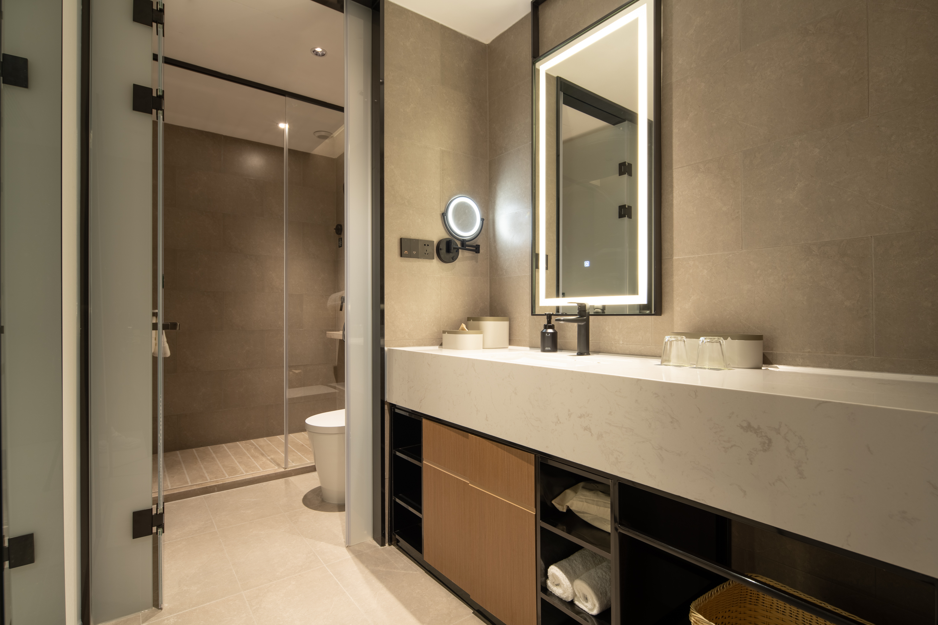 高级双床房（小冰箱+手机投屏+智能马桶）