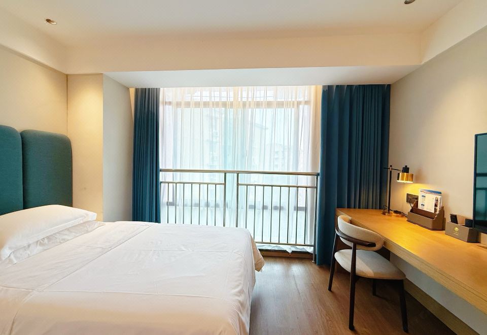 商务舒适大床房 （65寸高清投屏）