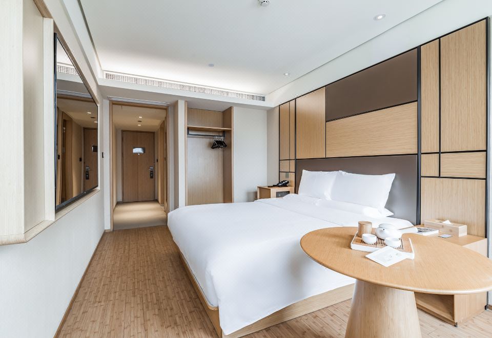 商务大床房【天竺葵芳香洗沐浴露+拾趣茶具+智能投屏】