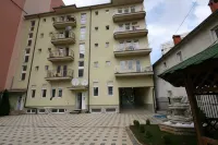 Lux Apartments