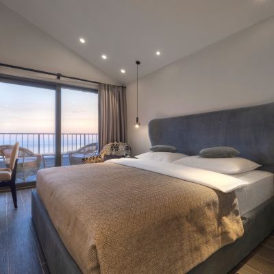 Connecting room with balcony and sea view