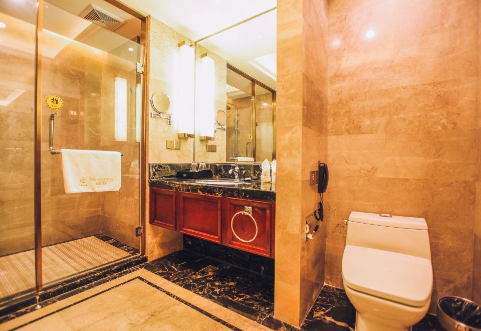 静雅大床房（电脑桌迷你冰箱）