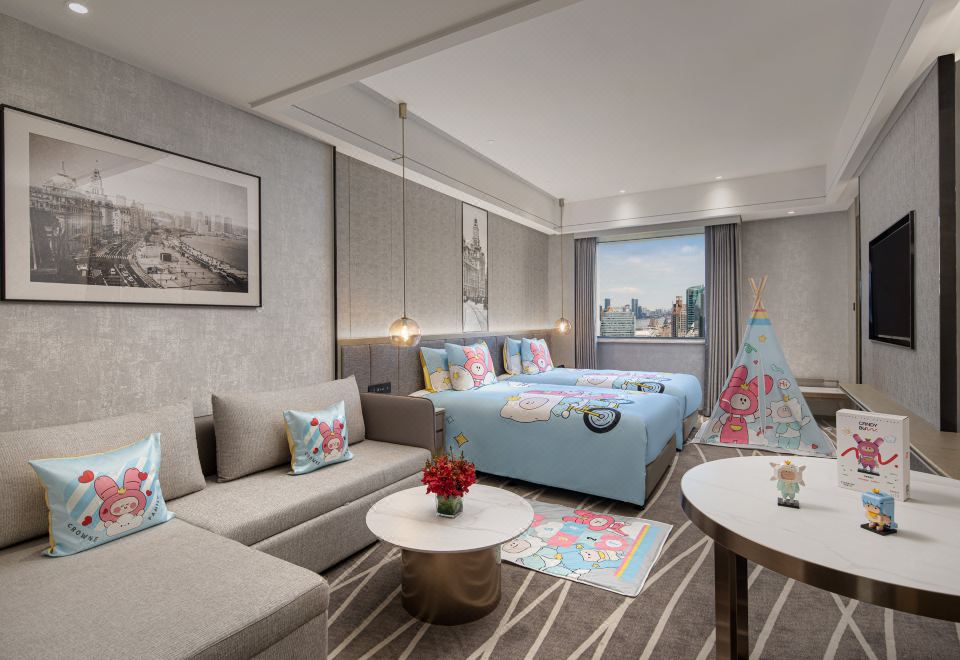 Crowne Plaza Shanghai Nanjing Road1 King Premium Kids Theme Sofa Bed