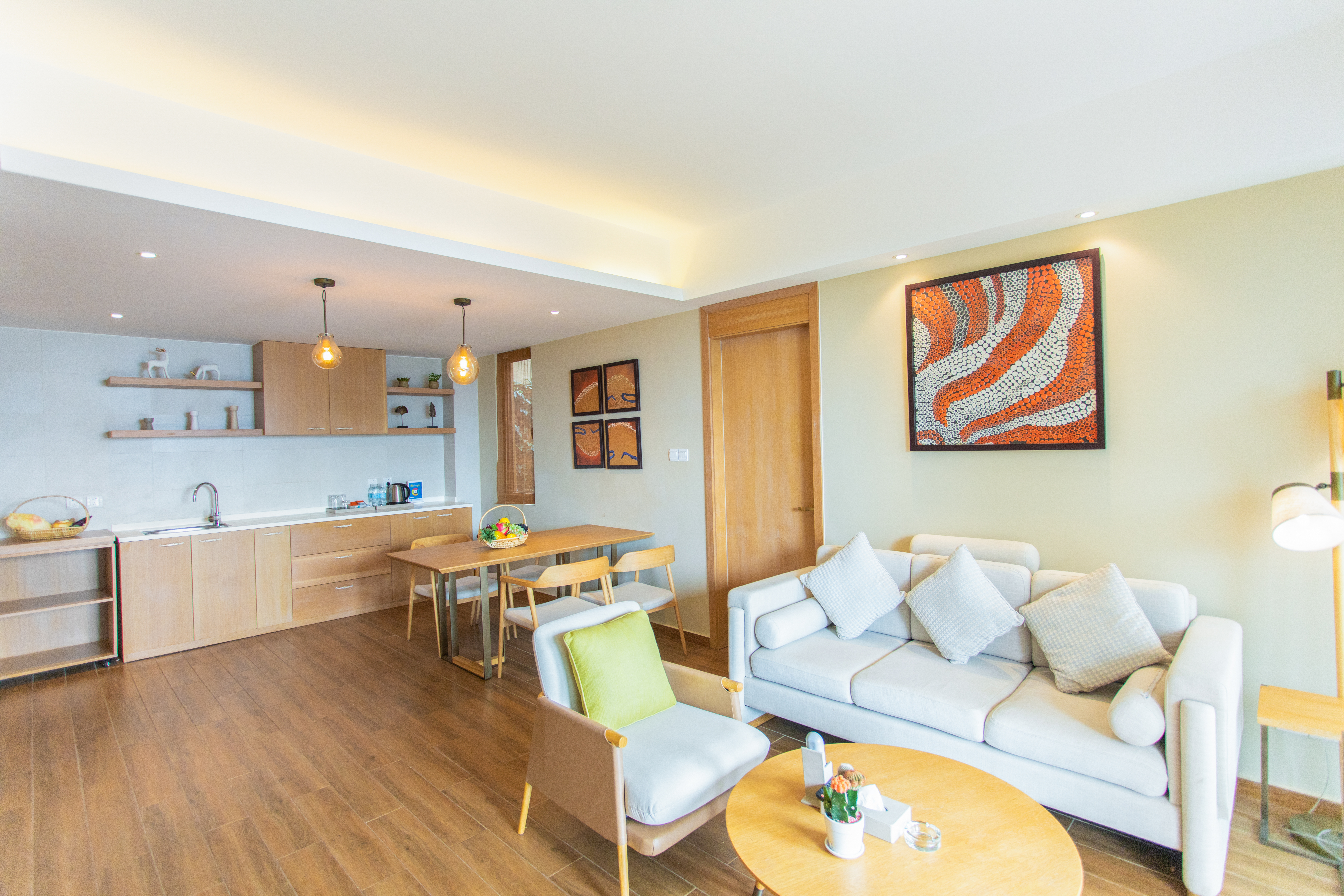 豪华湖景叠院二室二衞标间套房