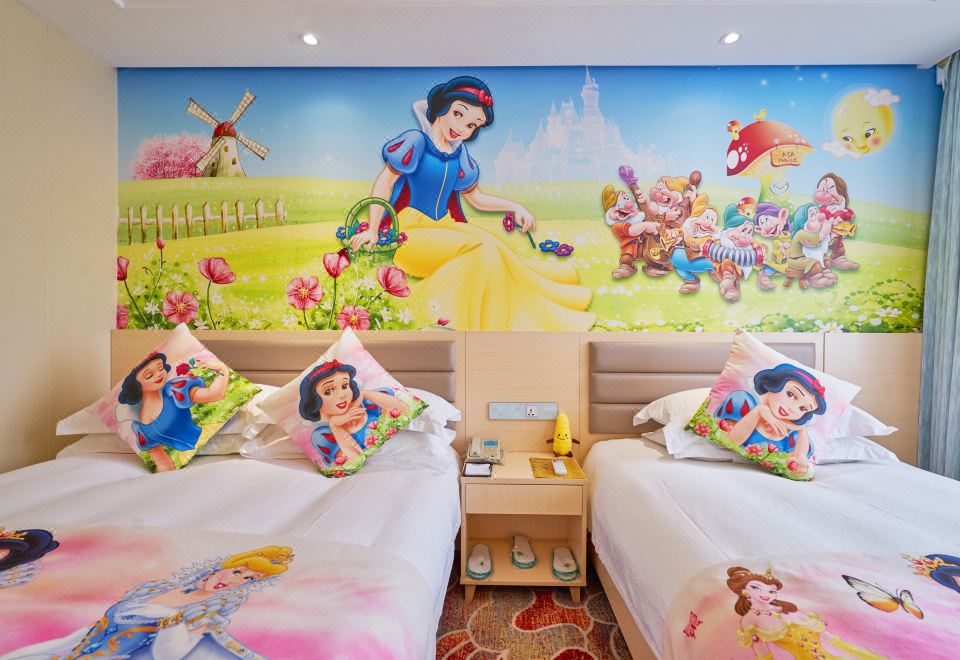 Huangshan BaiYun HotelCartoon Superior Family Friendly Room (2 beds) (Area b)