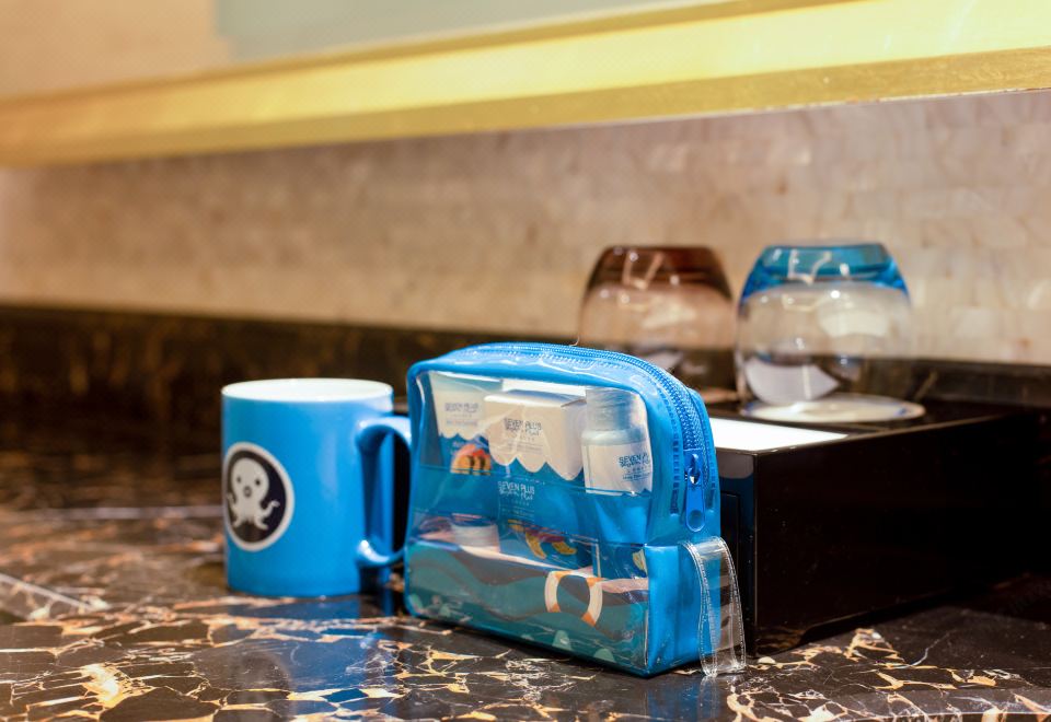 亲子连通房（杜拉维特衞浴+金可儿床垫+超大豪华浴缸）