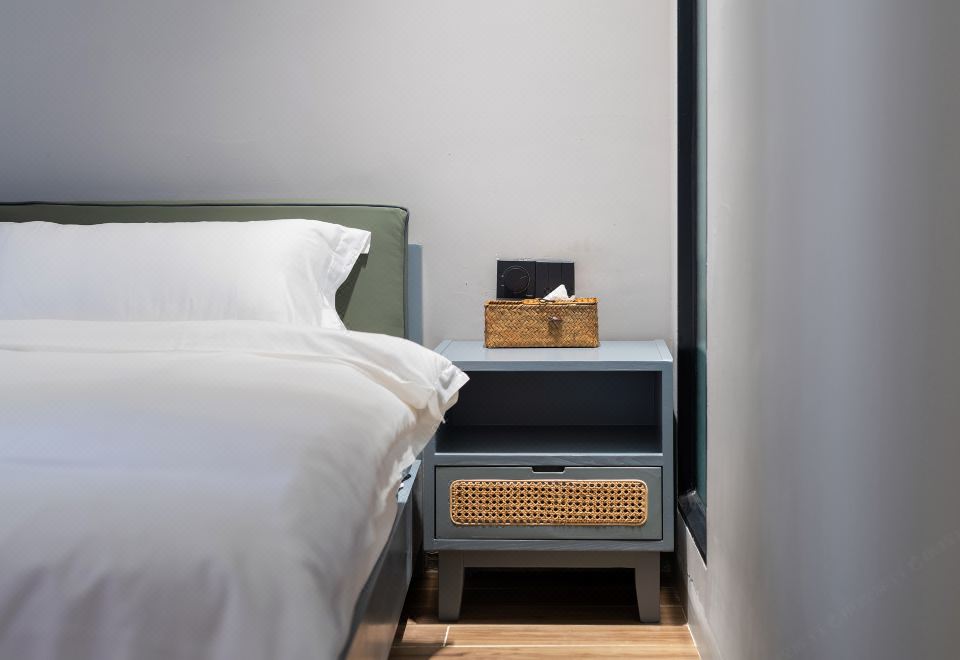 智选大床房（深睡零压床垫+花园景观+大屏电视）