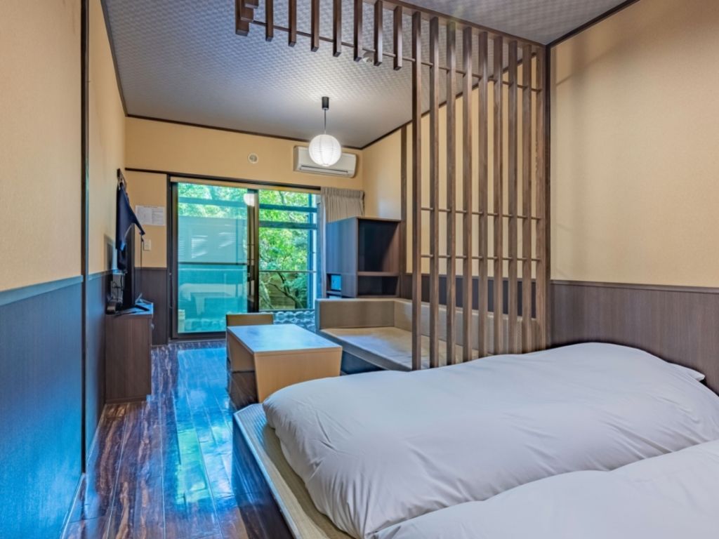 Sengokuhara Shinanoki Ichinoyu主楼二楼日式现代房（带露天浴池）