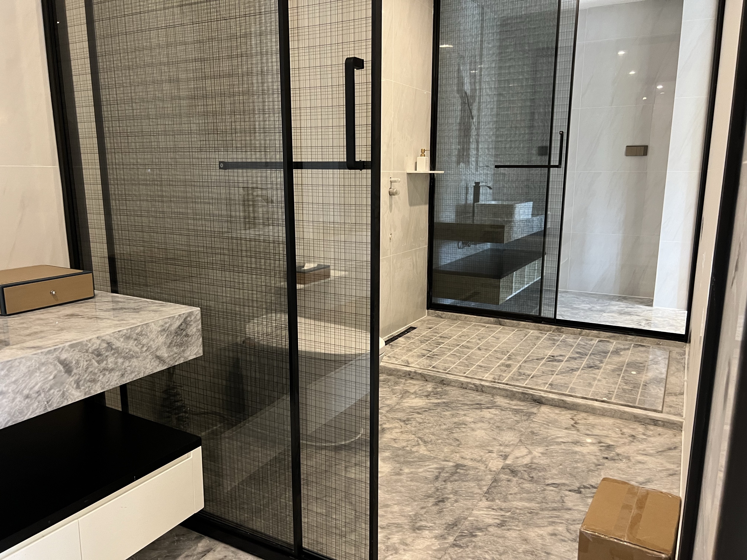 豪华河景泡池套房