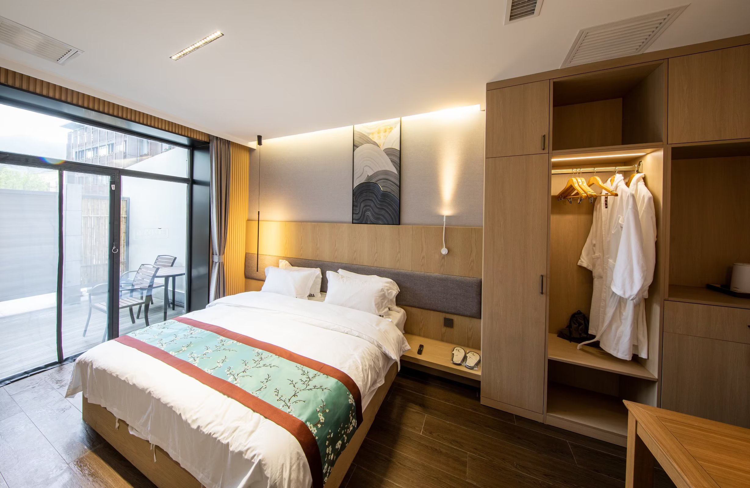 豪华庭院园景大床房