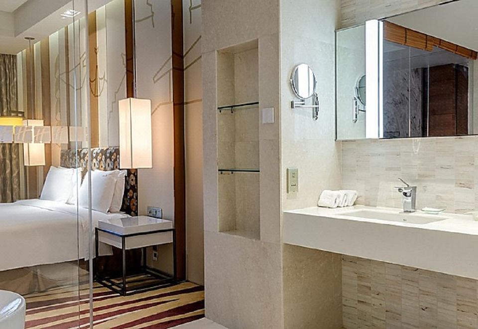 Holiday Inn Shanghai HongqiaoHoliday Inn Superior Suite